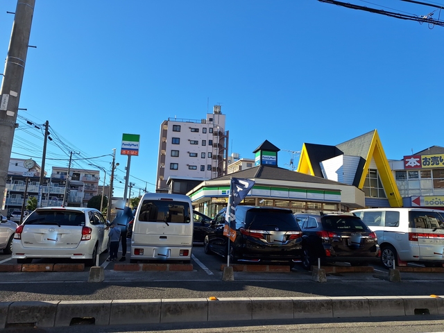 コンビニ　ファミリーマートかわぐち飯塚店（コンビニ）まで144m
