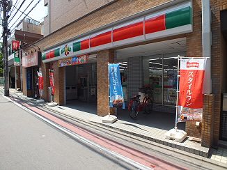 コンビニ　サンクス千歳烏山駅西口店（コンビニ）まで112m