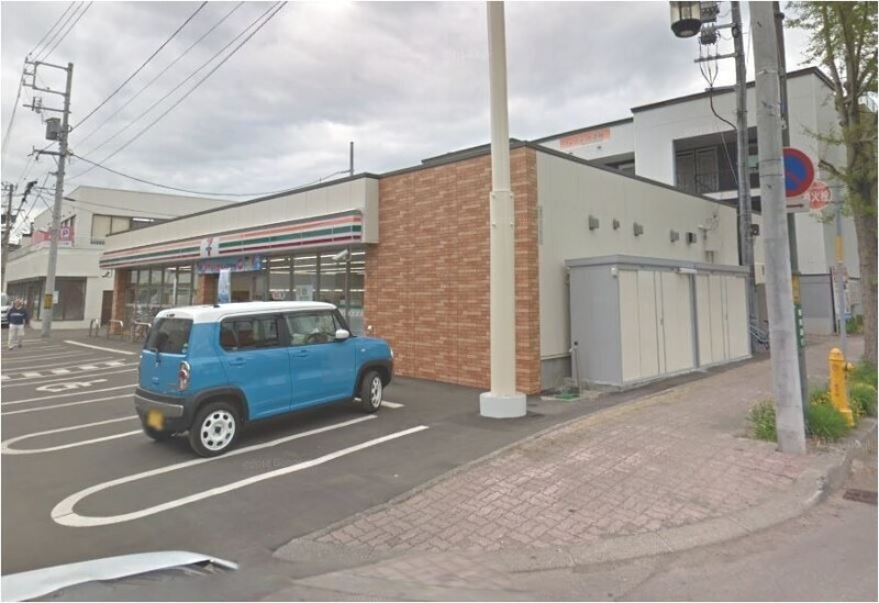 コンビニ　セブンイレブン札幌自衛隊駅前店（コンビニ）まで485m