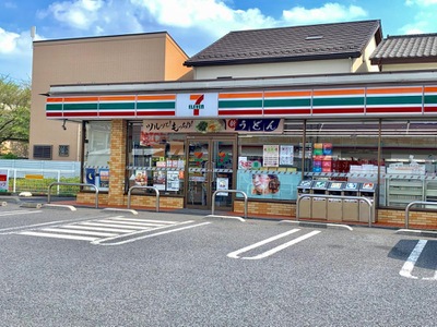 コンビニ　セブンイレブン草加谷塚1丁目店（コンビニ）まで237m