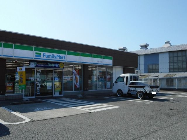 コンビニ　ファミリーマート八木店（コンビニ）まで200m
