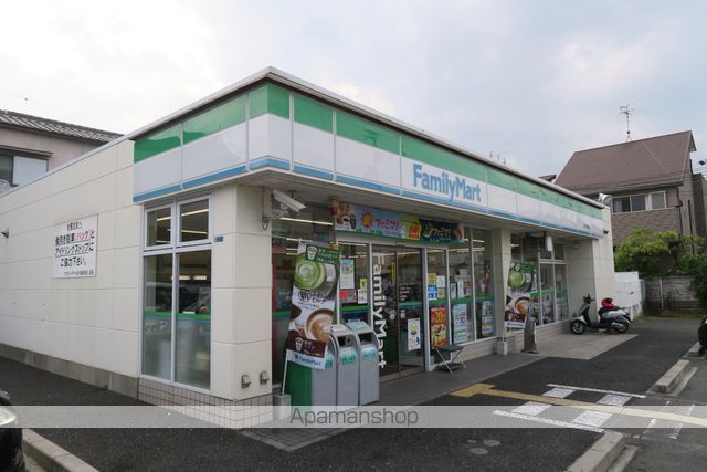 コンビニ　ファミリーマート（コンビニ）まで217m
