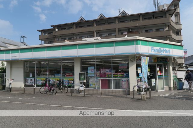 コンビニ　ファミリーマート（コンビニ）まで559m