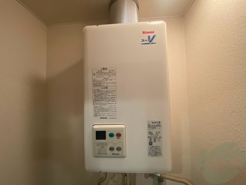 その他設備　給湯器です。操作しやすいパネルになってます。