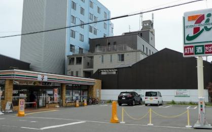 コンビニ　セブンイレブン 大阪本田4丁目店（コンビニ）まで422m