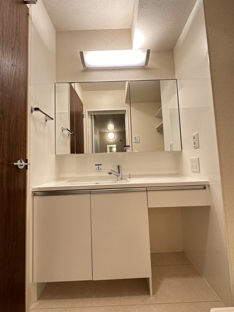 洗面設備　別部屋参考写真です
