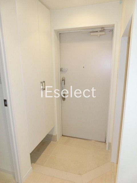 玄関　シューズＢＯＸございます。