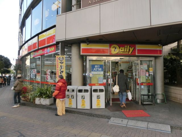 コンビニ　デイリーヤマザキ（コンビニ）まで110m