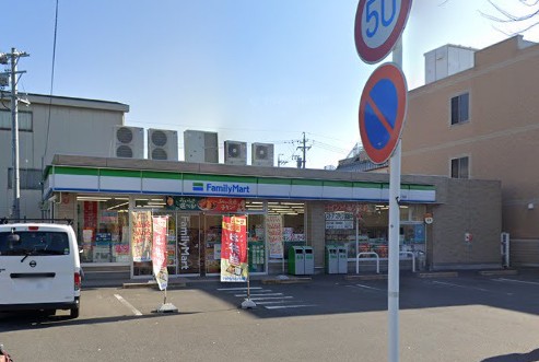 コンビニ　ファミリーマート 宮崎通五丁目店（コンビニ）まで1053m