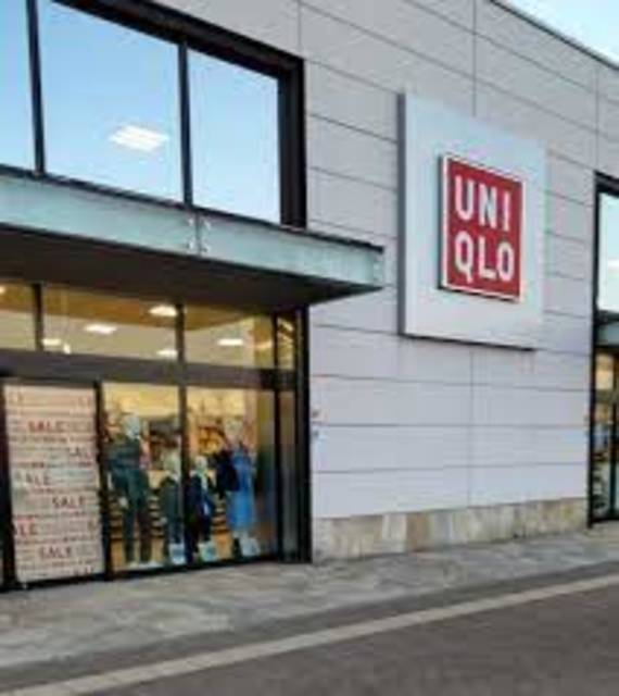 ショッピングセンター　ユニクロ紀伊川辺店（ショッピングセンター）まで2282m