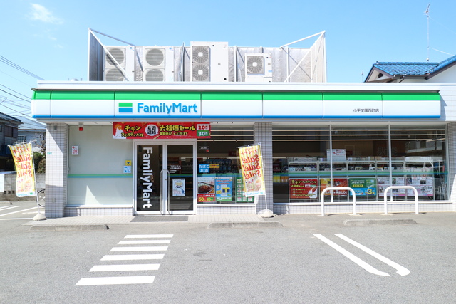 コンビニ　ファミリーマート小平学園西町店（コンビニ）まで193m