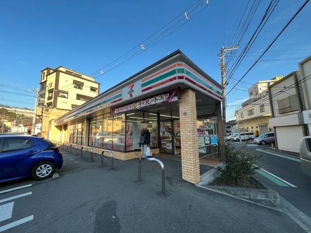 コンビニ　セブンイレブン横浜永田東2丁目店（コンビニ）まで661m