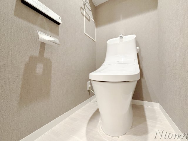 トイレ　落ち着いた色調のトイレです