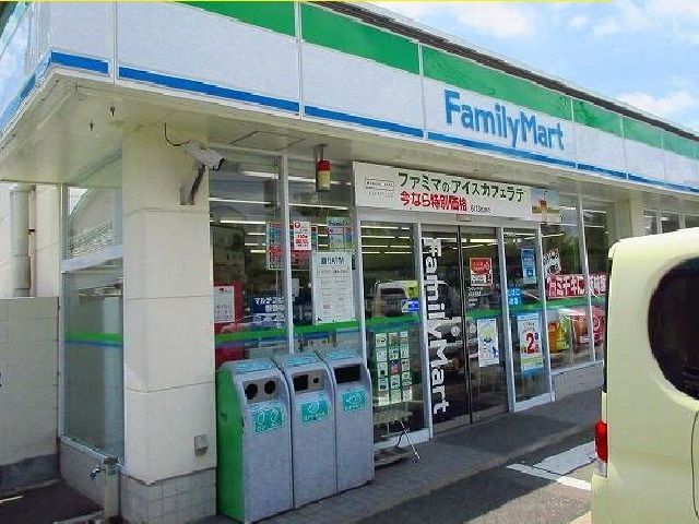 コンビニ　ファミリーマート（コンビニ）まで630m