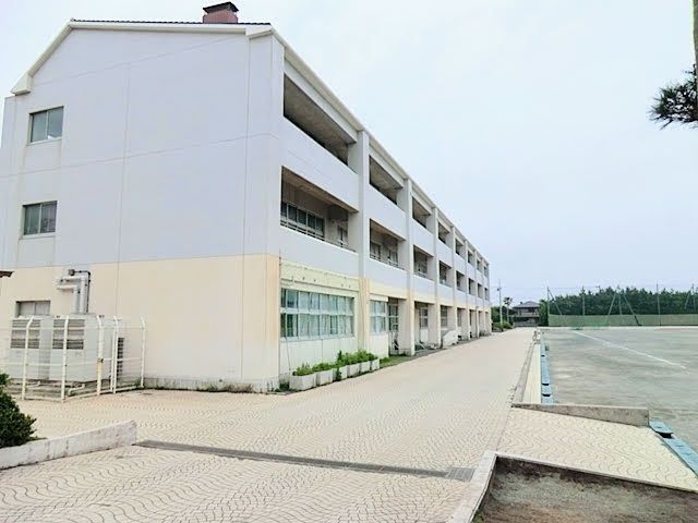 中学校　藤沢市立湘洋中学校（中学校）まで430m