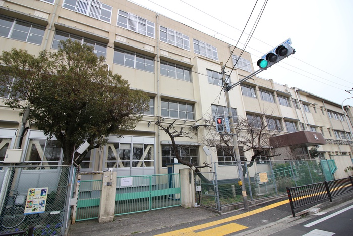小学校　堺市立三国丘小学校（小学校）まで850m