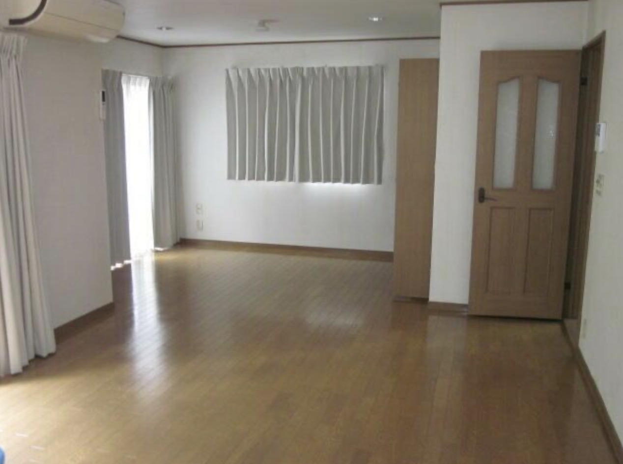 代田5丁目戸建の居間写真