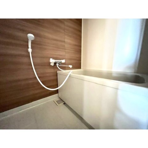 バス・シャワールーム　※写真は同じマンションの違う部屋のものになります。