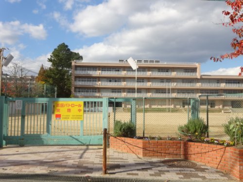 小学校　宝塚市立仁川小学校（小学校）まで680m