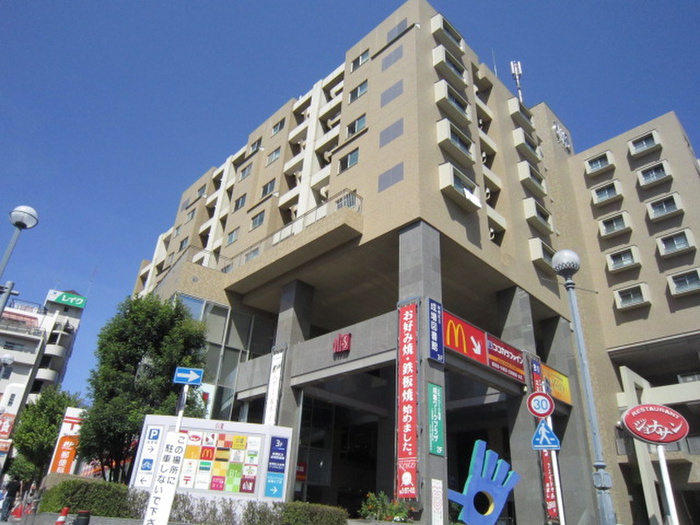 飲食店　駅前商業施設（飲食店）まで326m