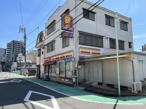 コンビニ　ニューヤマザキデイリーストア新栄２丁目店（コンビニ）まで70m