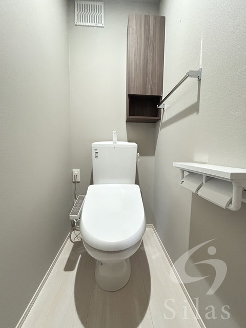 RETOLIA瓦口CRESTのトイレ写真