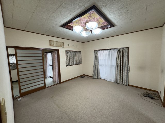 西畑DIY戸建の居間写真