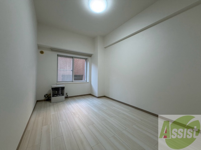その他部屋・スペース　こちらのお部屋は光が差し込む、温かみのあるお部屋です。