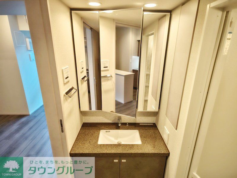 洗面設備　※写真は同タイプの住戸です。