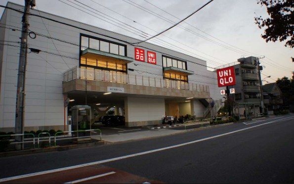 ショッピングセンター　ユニクロ王子神谷店（ショッピングセンター）まで773m