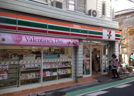 コンビニ　セブンイレブン・江戸川橋店（コンビニ）まで303m