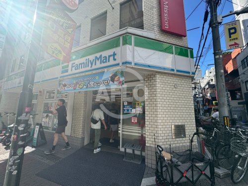 コンビニ　ファミリーマート 心斎橋店（コンビニ）まで166m