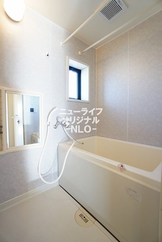 バス・シャワールーム　いつでも温かいバスタイムを楽しめる追い焚き給湯付き☆