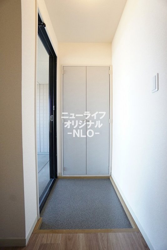 玄関　天井高を活かしたシューズボックス付☆