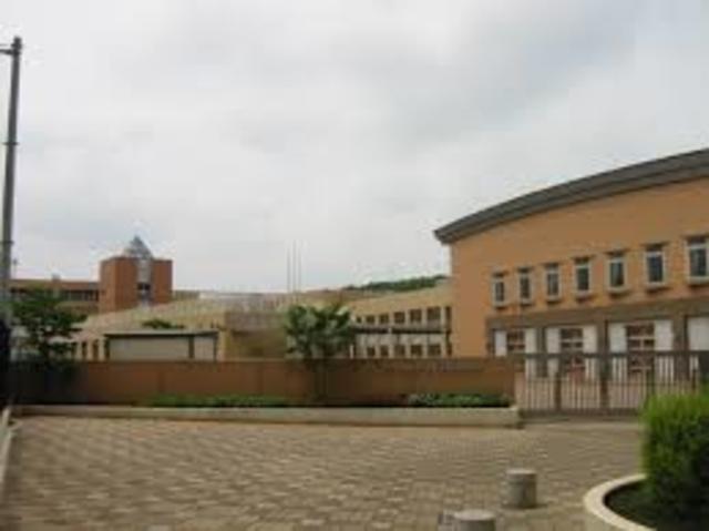 小学校　町田市立小山中央小学校（小学校）まで612m