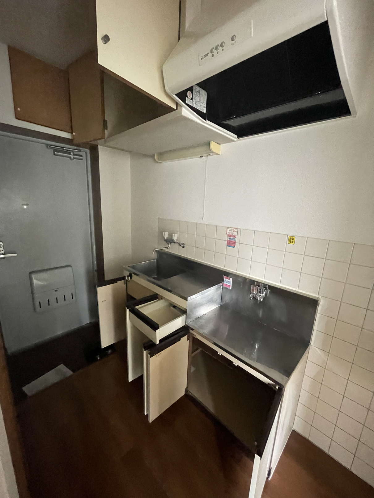 洗面設備　※同物件別号室の参考写真です。
