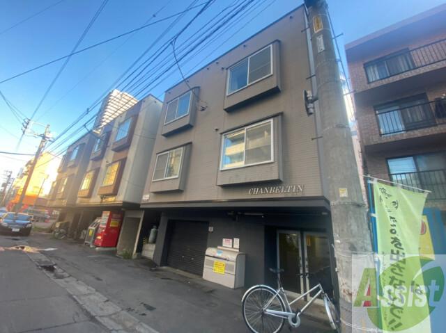 建物外観　札幌市中央区南８条西「シャンベルタン」
