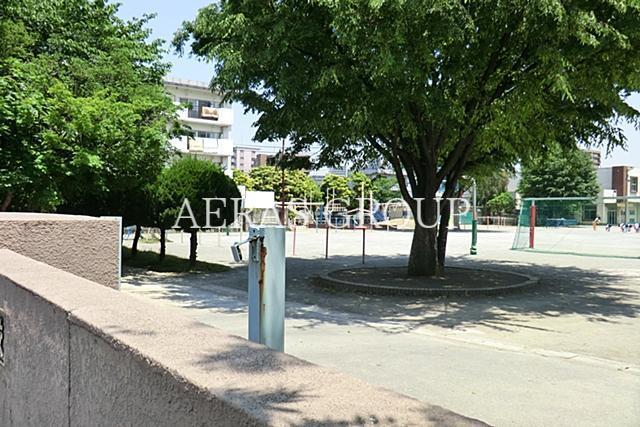 小学校　川口市立飯仲小学校（小学校）まで299m