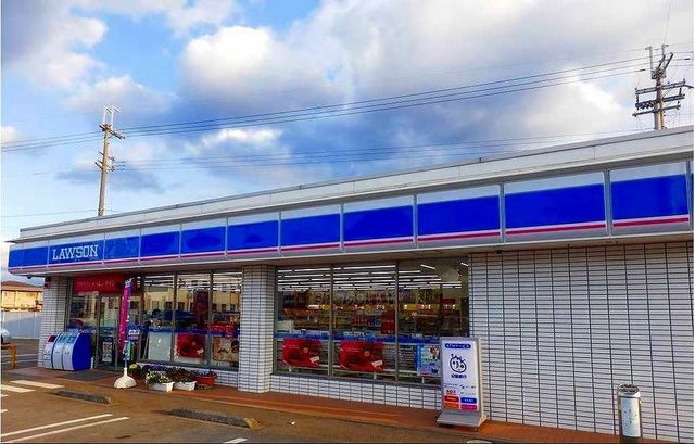 コンビニ　ローソン　様（コンビニ）まで779m