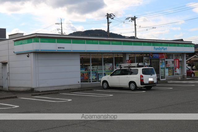 コンビニ　ファミリーマート（コンビニ）まで1234m