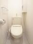 トイレ　落ち着いた色調のトイレです