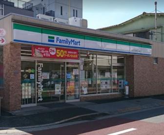 コンビニ　ファミリーマート北区浮間三丁目店（コンビニ）まで93m