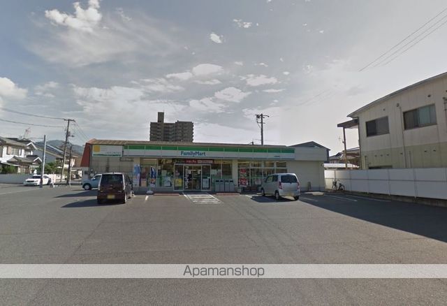 コンビニ　ファミリーマート三原宮沖店（コンビニ）まで432m