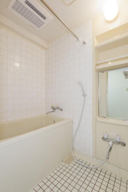 バス・シャワールーム　写真は同タイプ住居です。