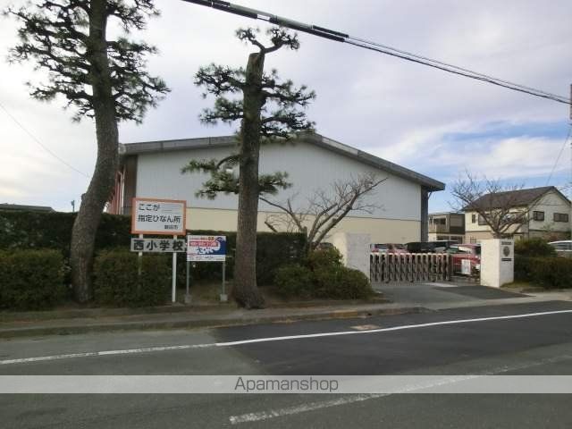 小学校　磐田市立竜洋西小学校（小学校）まで509m