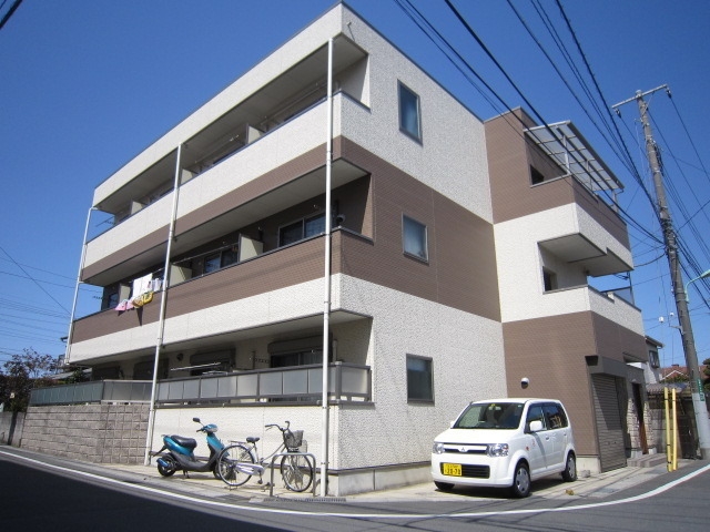建物外観　契約金８万円でお部屋に住めます♪