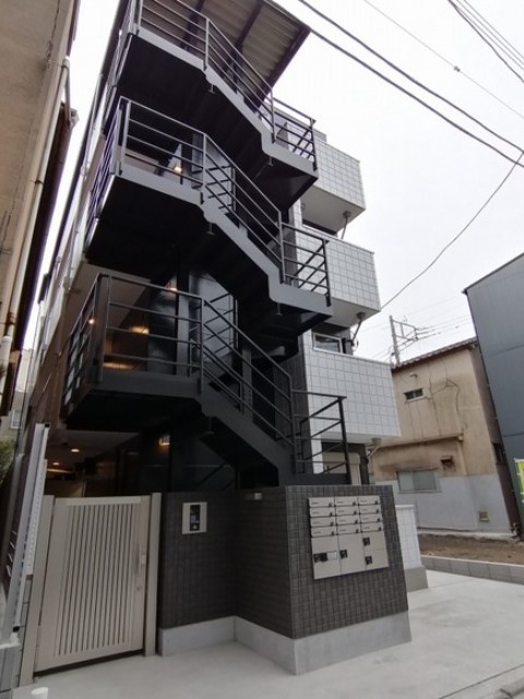 建物外観　４階建ての賃貸マンション