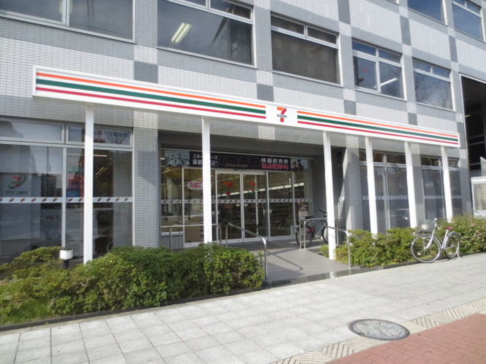 コンビニ　セブンイレブン（コンビニ）まで30m