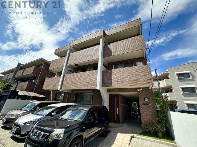 建物外観　敷地内に駐車場あります！