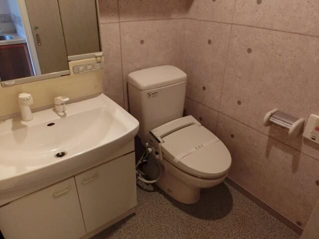 トイレ　※写真は別部屋